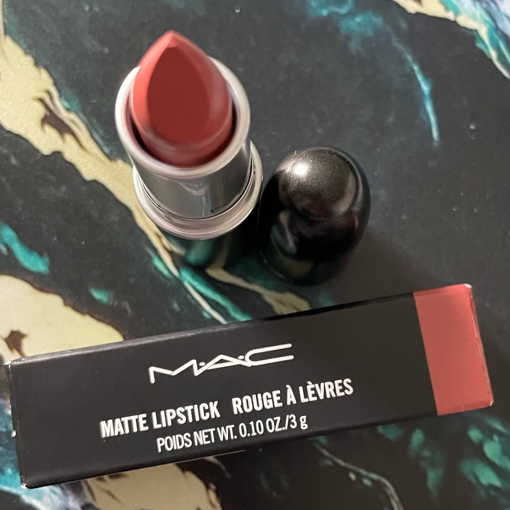 NIB Mac Matte Lipstick in Velvet Teddy
